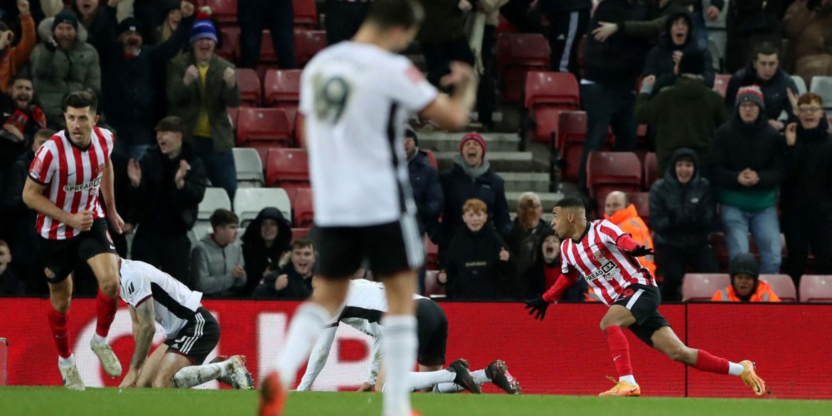 Club showing "substantial interest" in "flamboyant" 20 y/o Sunderland ace