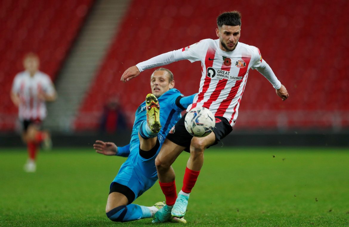 Sunderland complete first summer signing