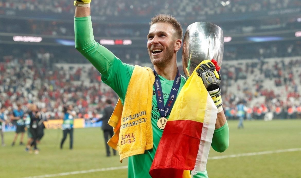 Liverpool fans want Adrian to sign a new contract with the club